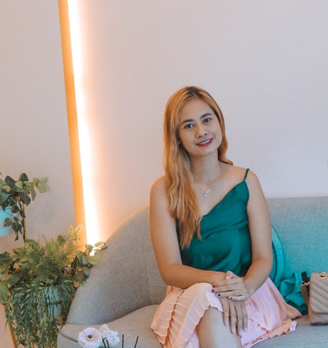 Punya penampilan yang jauh lebih muda dari Willly membuat Rumiyati pun kerap disebut bak ayah-anak dengan Willy alih-alih suami-istri. Ditambah lagi gaya Rumiyati pun masih tampak begitu stylish. Foto: Instagram/@arumi_ningsihh