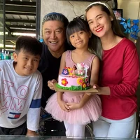 Dari pernikahan Rumiyati dan Willy keduanya telah dikaruniai 2 orang anak yang bernama Leon Rahman Dozan dan Nabila Rahman Dozan. Melalui akun Instagram Willy tampak beberapa kali membagikan kebersamaannya dengan istri dan anaknya. Foto: Instagram/@willydozan777