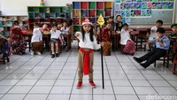 Kimora (6) memvisualkan dirinya menjadi pahlawan revolusi wanita yang ingin melindungi bangsanya dengan kekuatan.