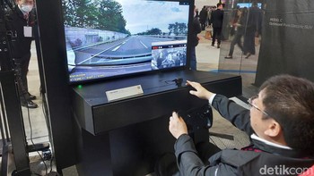 Dengan teknologi AI, kamera di mobil ini dapat mendeteksi keadaan pengguna. Jika pengguna misalnya kurang konsentrasi dan mobil melenceng, sistemnya akan mengarahkannya ke jalur yang benar. Foto: Fyk/detikinet