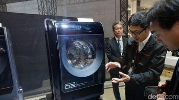 Mesin cuci ini sangat hemat air karena air yang dimasukkan ke tangki tidak dibuang melainkan diolah untuk dipakai kembali. Foto: Fyk/detikinet