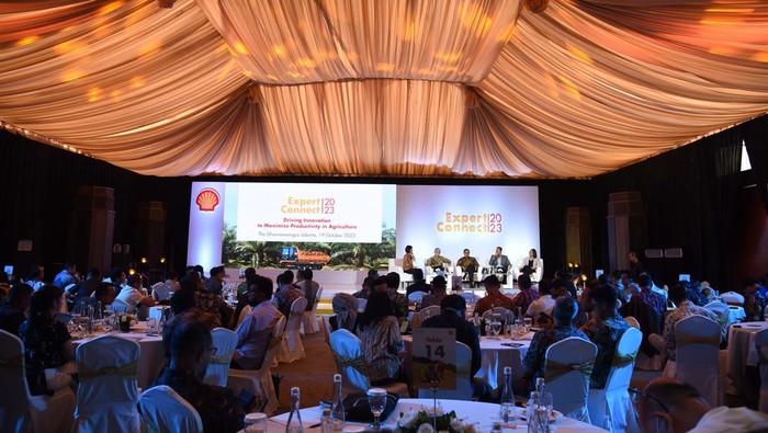 Shell ExpertConnect 2023 Akselerasi Inovasi Sektor Pertanian Indonesia Shell Indonesia telah menggelar Shell ExpertConnect. Acara ini mempertemukan para ahli dan pemangku kepentingan sektor pertanian.