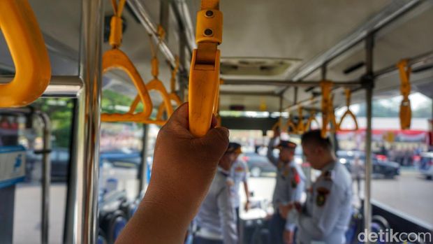 Shuttle bus untuk mengangkut penonton Piala Dunia U-17 2023 di Stadion Si Jalak Harupat.