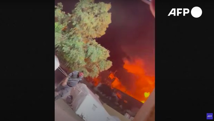 Suasana di luar RS Indonesia di Gaza, diserang rudal, 9 November 2023 malam waktu setempat.  (Sumber: Kanal YouTube AFP)