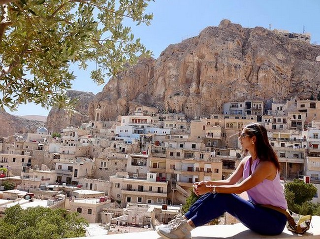 Kehidupan Krazy Koala sangat berbeda dari sebelumnya. Berkeliling dunia menjadi passion-nya. Inilah potret dirinya saat berada di Maaloula, Syria. Dia bahkan berani datang ke daerah-daerah konflik. Foto: dok. Instagram