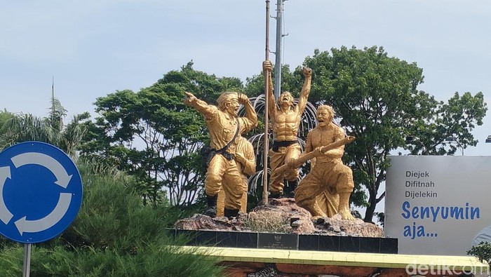 Tugu Simpang Lima Garut.