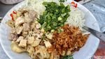 Wah! Bubur Ayam Topping Suun Goreng Ludes 200 Mangkuk dalam 2 Jam