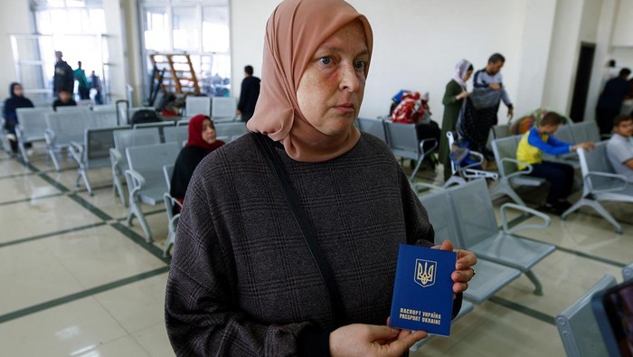 Ukrainian woman Tatyana Tapalova displays her passport as she waits for an opportunity to escape Gaza, amid the ongoing conflict with Israel, at Rafah border crossing, in Rafah in the southern Gaza Strip, November 7, 2023. REUTERS/Ibraheem Abu Mustafa