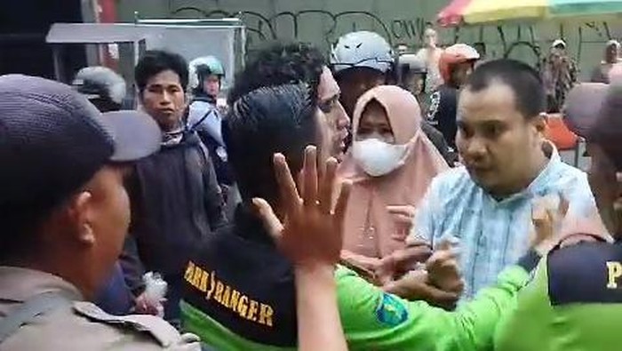 Viral Anggota Satpol PP Cekcok Hingga Ditampar di Alun-alun Kota Bogor
