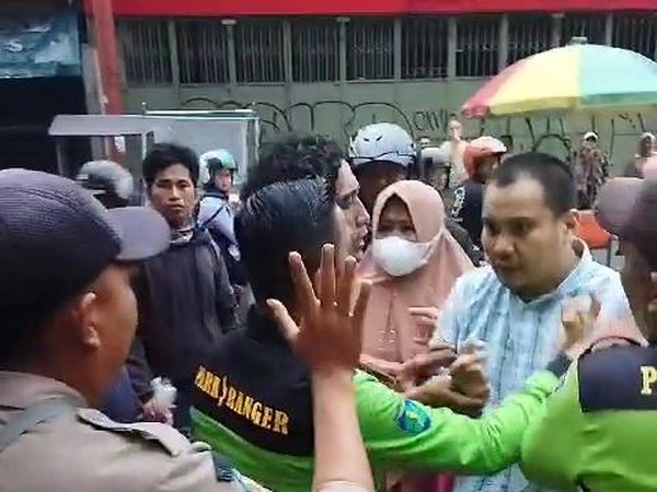 Viral Satpol PP Cekcok dengan Pemotor hingga Ditampar di Alun-alun Bogor