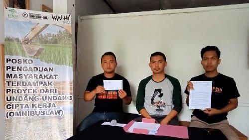 WALHI Bali, KEKAL Bali dan Frontier Bali mengecam rencana pembabatan mangrove untuk jalan penghubung proyek BMTH oleh Pelindo. (Dok. WALHI Bali)