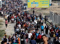 Potret Warga Palestina Berbondong-bondong Tinggalkan Gaza