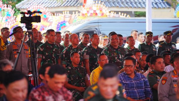 Apel pasukan TNI-Polri di Jateng di hadapan Kapolri Jenderal Listyo Sigit Prabowo dan Panglima TNI Laksamana TNI Yudo Margono. (Istimewa)