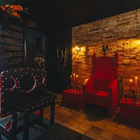 Pria dengan lebih dari 210 ribu follower di Instagram itu juga punya kamar spesial lain, termasuk ruang BDSM yang dilengkapi dengan sound system. Foto: Instagram Arthur O Urso