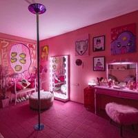 Adapun ruangan serba pink di mana para istrinya bisa berdandan. Foto: Instagram Arthur O Urso