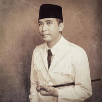 Piyu Padi dipilih sebagai Soekarno, Presiden pertama Republik Indonesia yang juga memproklamasikan Kemerdekaan Indonesia pada tanggal 17 Agustus 1945. Soekarno juga mencetuskan konsep mengenai Pancasila sebagai dasar negara Indonesia. Foto: Instagram @yudajulianofficial