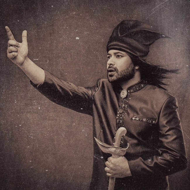 Helmy Syah sebagai Sultan Hasanuddin yang juga Sultan Gowa ke-16. Pahlawan nasional itu dijuluki De Haantjes van Het Osten oleh Belanda yang artinya Ayam Jantan dari Timur karena keberaniannya melawan penjajah. Foto: Instagram @yudajulianofficial