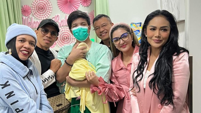 aurel hermansyah melahirkan anak kedua