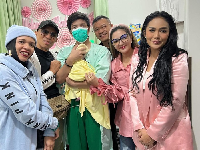 aurel hermansyah melahirkan anak kedua
