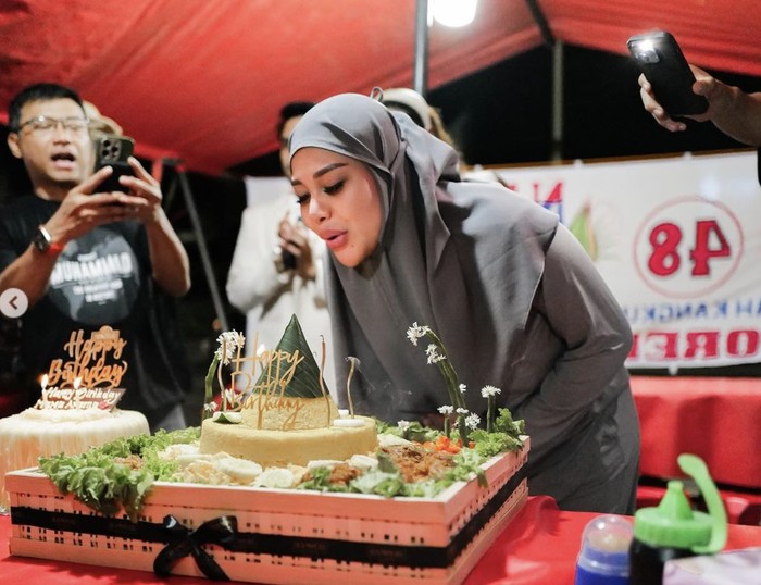 Aurel Hermansyah Melahirkan, Sebelumnya Asyik Kulineran Seafood hingga Sushi Aurel Hermansyah Melahirkan, Sebelumnya Asyik Kulineran Seafood hingga Sushi