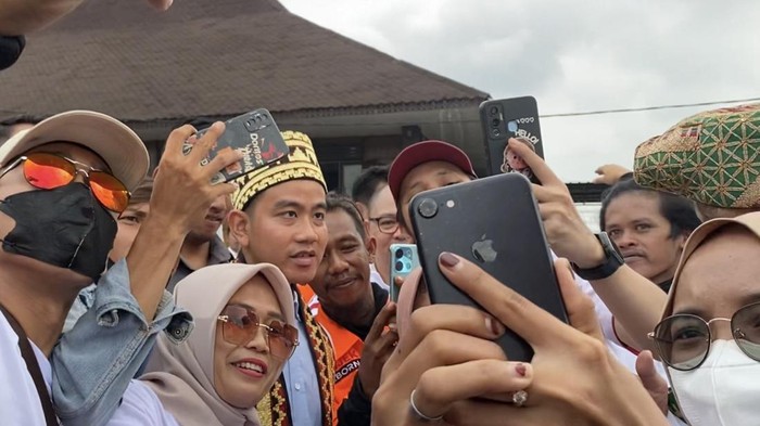 Bacawapres Gibran Rakabuming Raka mengunjungi Natar, Lampung Selatan, Sabtu (11/11/2023).