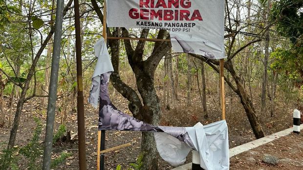 Baliho PSI di Gunungkidul Yogyakarta dirusak.
