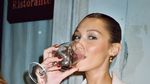 Bella Hadid Hobi Kulineran, Paling Doyan Makan Pizza!
