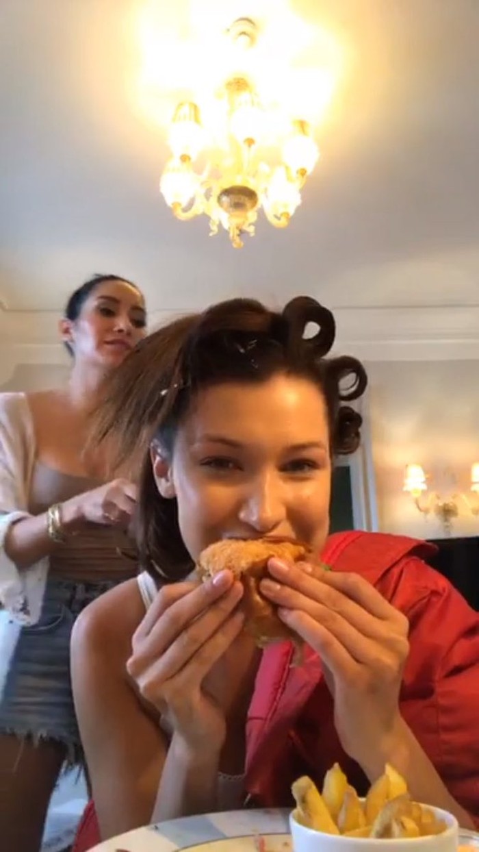 Bella Hadid Hobi Kulineran, Paling Doyan Makan Pizza! Foto 6