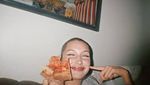 Bella Hadid Hobi Kulineran, Paling Doyan Makan Pizza!