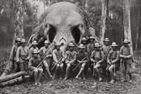 Foto bangsawan Thailand berburu monster