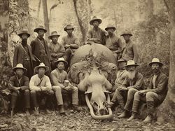 Foto Misterius Bangsawan Thailand Abad ke-19 Berburu Monster