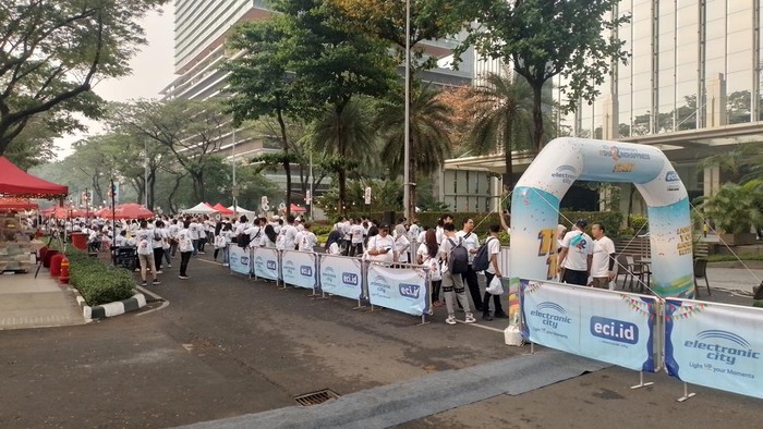 Fun walk Electronic City di SCBD, Jakarta