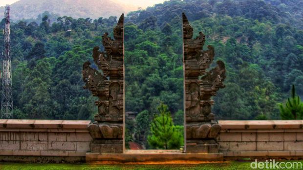 Gerbang Sidampyak, area adventure Kampung Turis