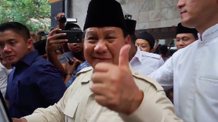 Jempol Prabowo Saat Ditanya soal Dukungan Bobby Nasution
