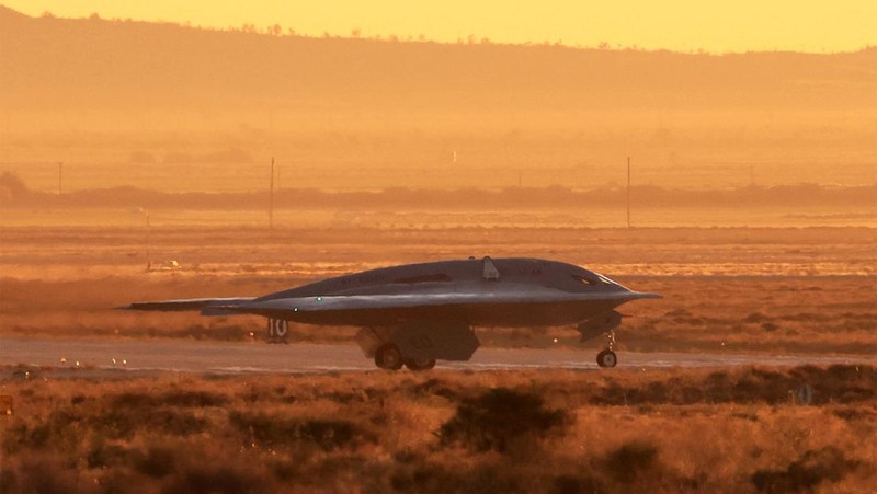 Jet pengebom nuklir siluman terbaru Amerika Serikat, B-21 Raider telah melakukan terbang perdana, Jumat (10/11/2023) waktu setempat. Ini potretnya.