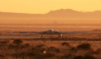 Jet pengebom nuklir siluman terbaru Amerika Serikat, B-21 Raider telah melakukan terbang perdana, Jumat (10/11/2023) waktu setempat. Ini potretnya.