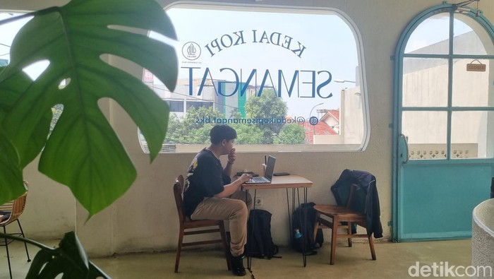 Kedai Kopi Semangat, kafe estetik dan strategis di Bekasi.