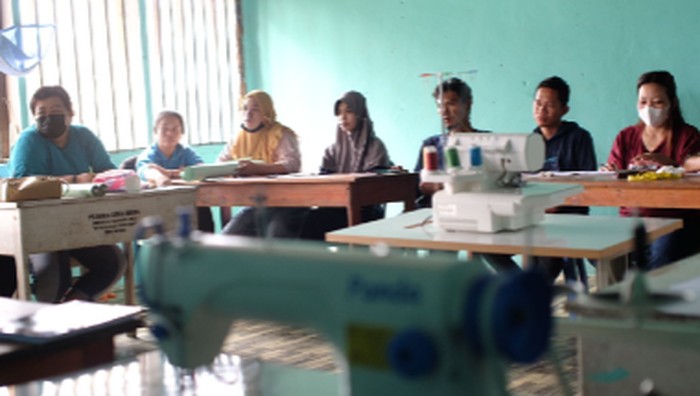 Keterampilan menjahit warga binaan PT GNI.