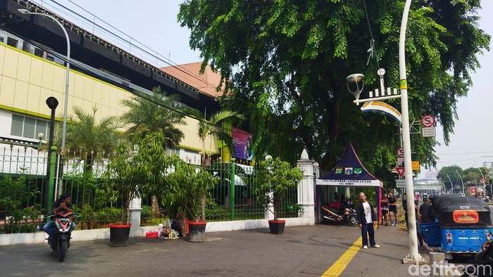 Kondisi Stasiun Gambir dan depan Kedubes AS pada 11 November 2023, pukul 10.00 WIB. (Kurniawan F/detikcom)