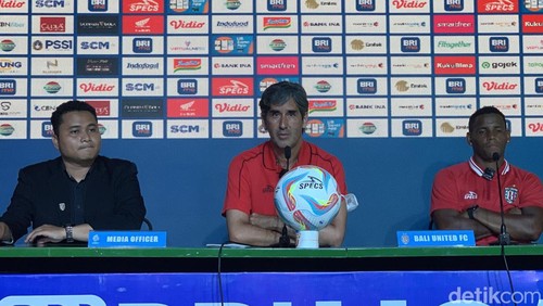 Konferensi pers prematch Bali United, Sabtu (11/11/2023) di Gianyar. (Siti Muámalah)