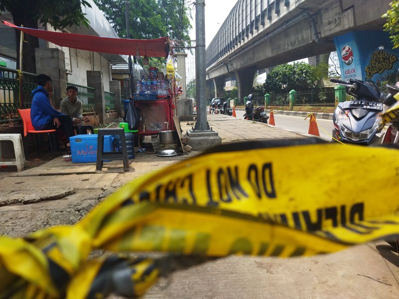 Lokasi mobil kedutaan besar negara asing tabrak 4 warga di Koja, Jakut, Sabtu (11/11/2023).