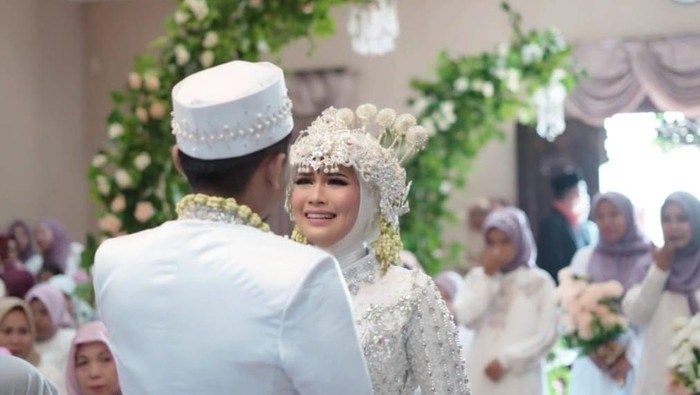 Mahasiswi Sumenep yang dinikahi dosennya sendiri.