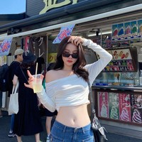 Ia pun kerap membagikan OOTD di luar jam kerja. Maypim tak jarang memilih gaya seksi yang mengekspos tubuh langsingnya. Foto: Instagram @maypimm