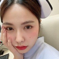 May Pimchanok Chumpuchai adalah perawat asal Thailand yang populer di media sosial. Wanita yang akrab disapa Maypim itu jadi perbincangan karena pesonanya yang menawan. Foto: Instagram @maypimm