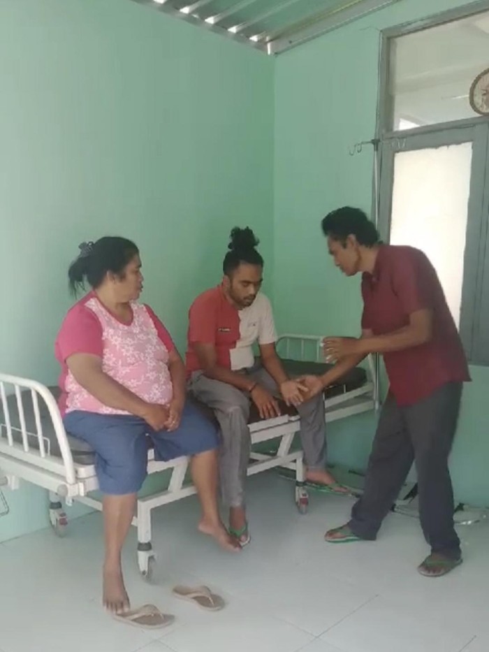 Mediang Manya Ello saat masih dirawat akibat rabies di Puskesmas Niki-Niki, TTS, NTT. (Dok Puskesmas Niki-Niki).