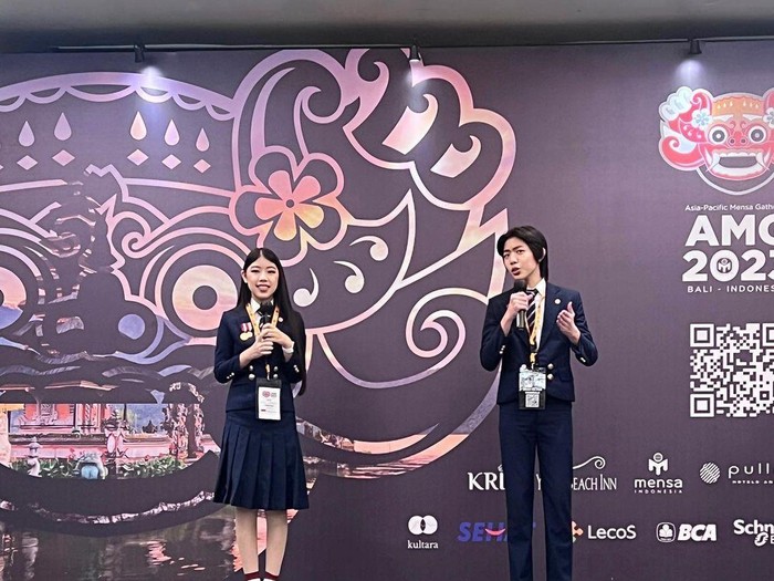 Mischka dan Devon saat menjadi pembicara di Bali.
