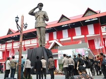 Potret Kapolri dan Panglima TNI Resmikan Monumen Jenderal Hoegeng