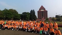 Paguyuban Satu Fisip merupakan sebuah organisasi yang dibentuk untuk menghimpun seluruh elemen yang ada di FISIP UI termasuk mahasiswa, orang tua mahasiswa, hingga alumni. Sejak pukul 07.00 WIB seluruh peserta sudah berada di Pelataran Fisip UI untuk melakukan proses registrasi acara PSF. Foto: Devita/detikEdu