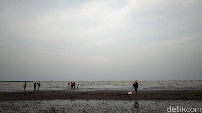 Pantai Kejawanana Cirebon