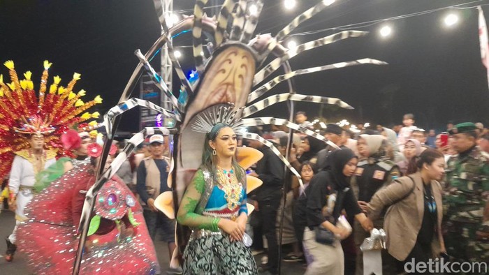 Parade kostum Pangandaran Night Karnaval